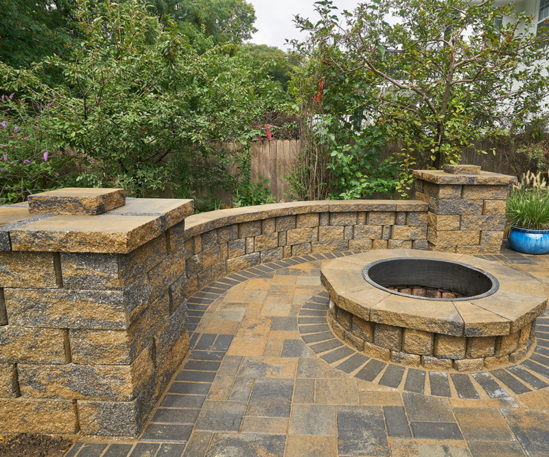 Keystone Hardscapes® Harington™ Freestanding Wall & Fire Pit