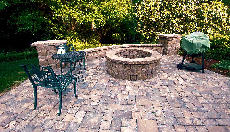 Keystone Hardscapes® Harington™ Freestanding Wall & Fire Pit